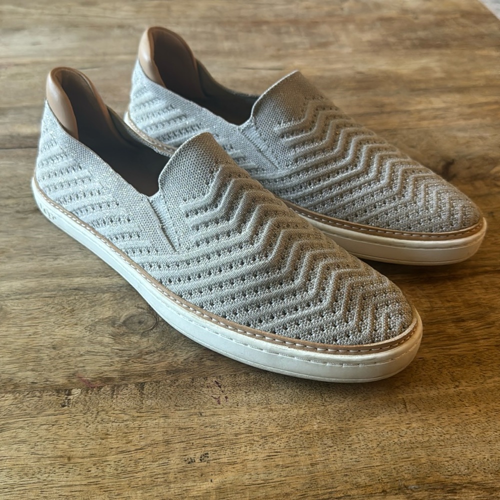 Women’s Ugg Alemeda slip on size 9.5